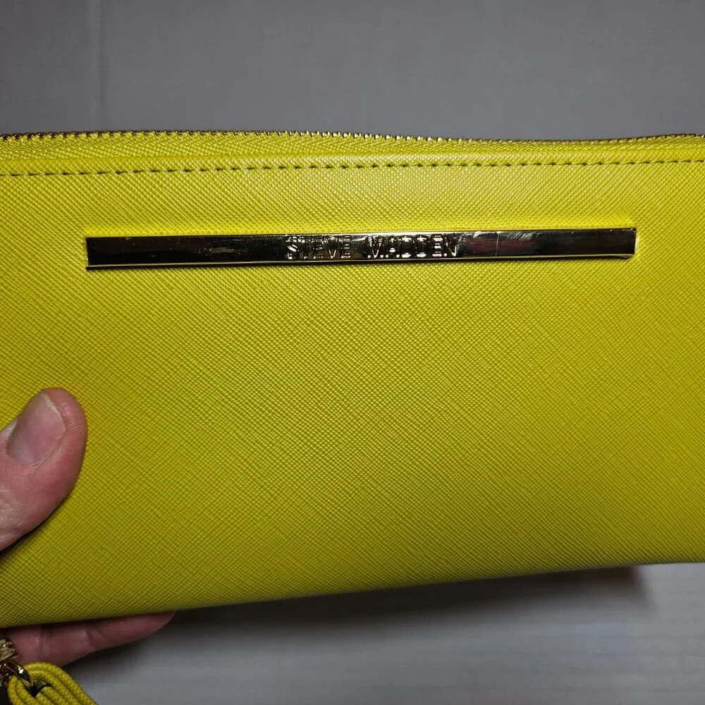 STEVE MADDEN SMOOTH ZIP AROUND WALLET PASTEL YELLOW WRISTLET - Picture 2 of 15